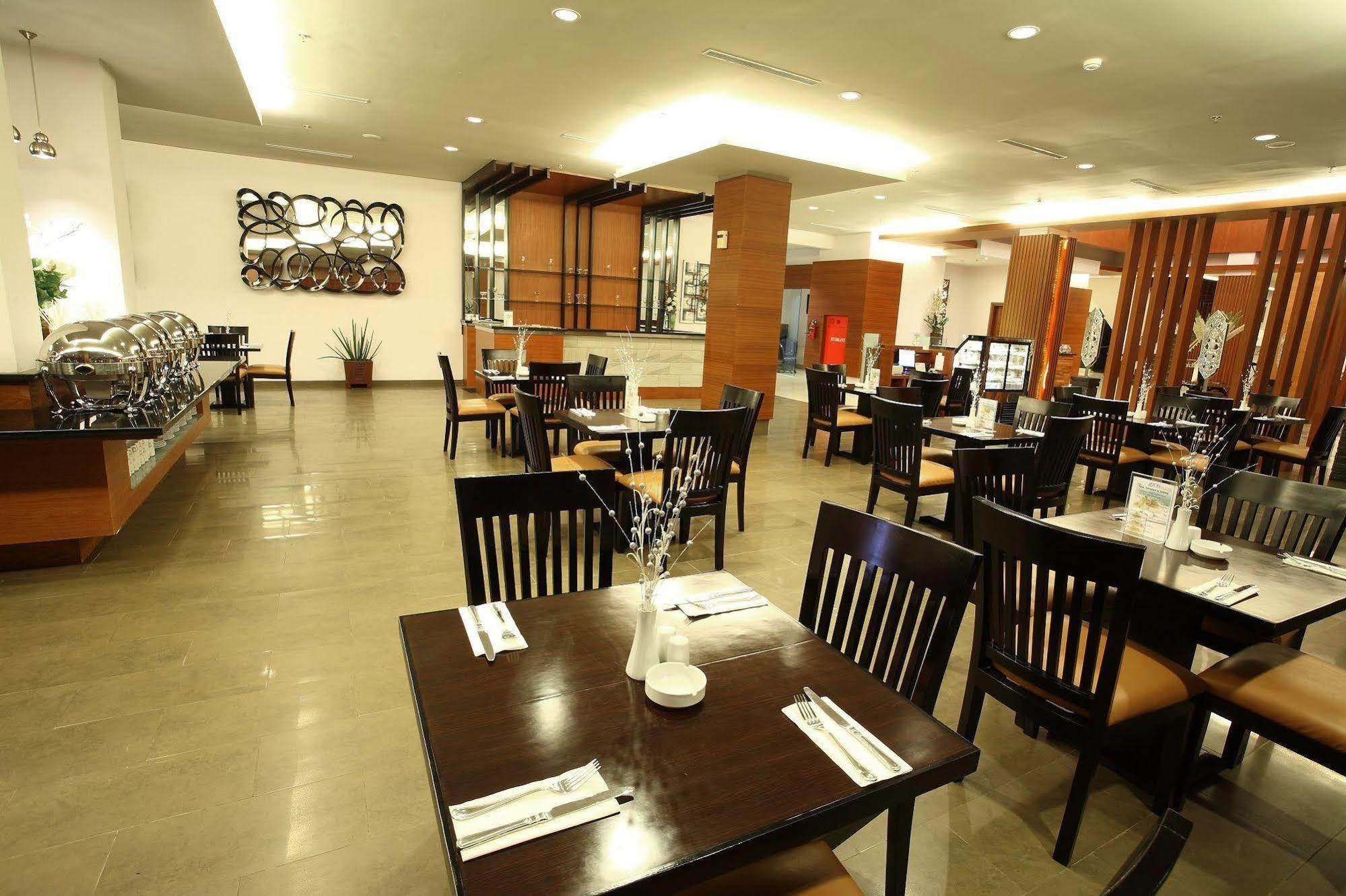 Aston Tanjung City Hotel Dış mekan fotoğraf