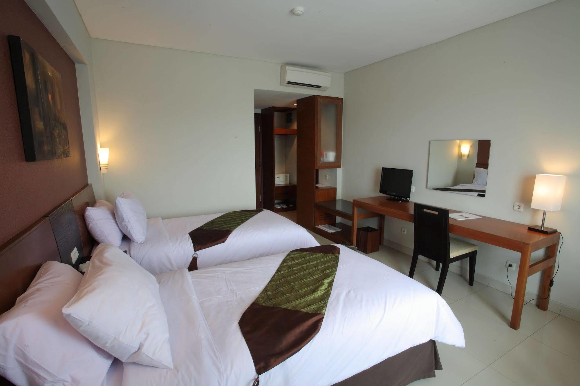 Aston Tanjung City Hotel Dış mekan fotoğraf
